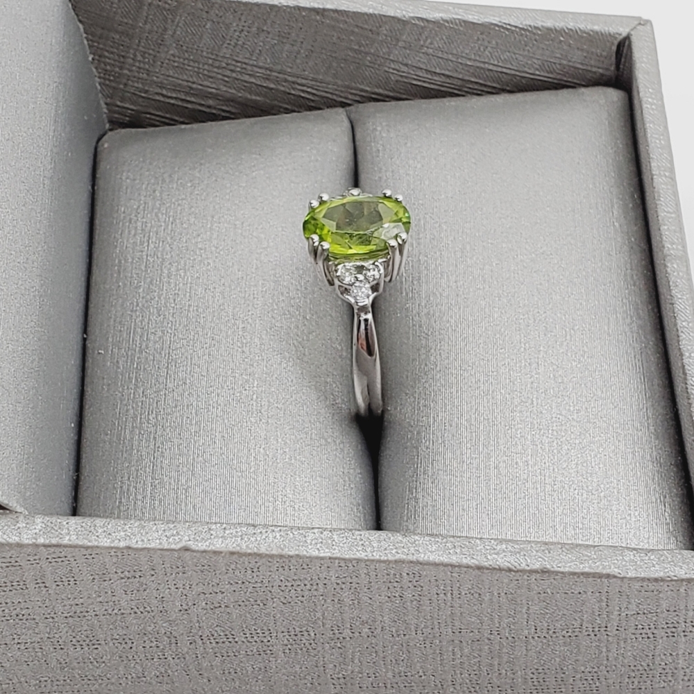 14k Solid White Gold Green Oval Peridot & Diamond Ring - Picture 3 of 3
